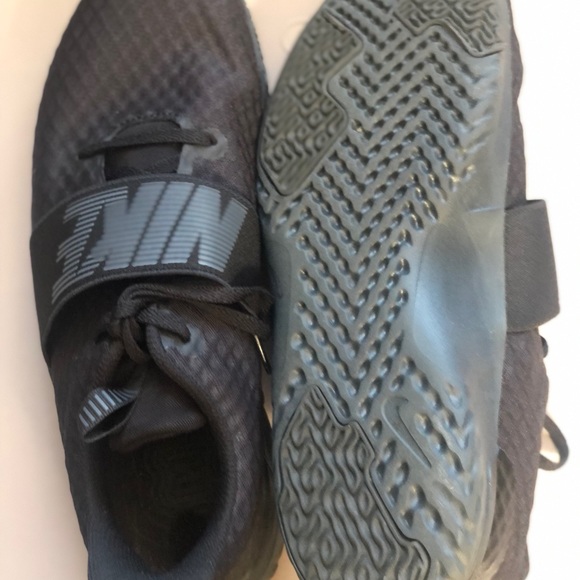 New Women’s Nikes Size 11M - Picture 2 of 4